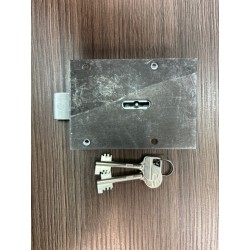 Zamek kluczowy 2608  kl. A klucz 65mm z płytą manganową